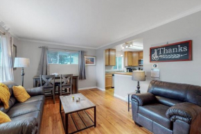 Upper 103 2 bedroom unit in Denver with 2 king bed